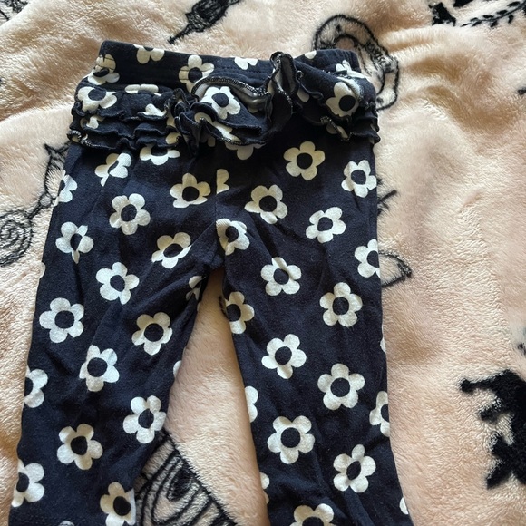Baby leggings with ruffle - Picture 2 of 3